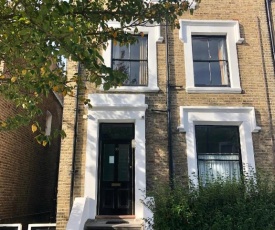 ROOMS TO LET IN W12