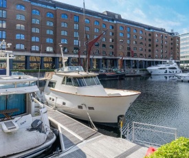 Rustic 2-bed houseboat on the River Thames, in East London