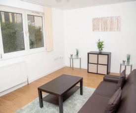 Shoreditch/Hoxton 3 Bed Garden Flat; Free Parking