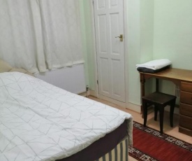 Single room available for guest in a friendly house