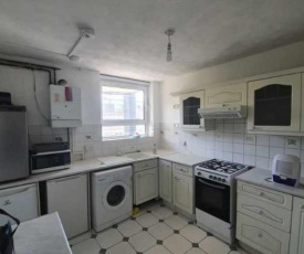 Spacious rooms in Lovely Maisonette