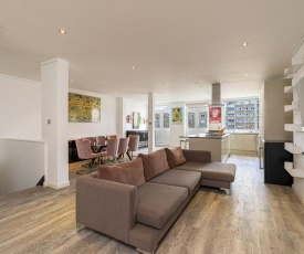 Stylish 2-bed flat with balconies near Old Street, East London