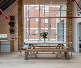 Stylish 2-bed loft apartment near Battersea Park, South London