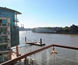 Thames Riverside Apartment