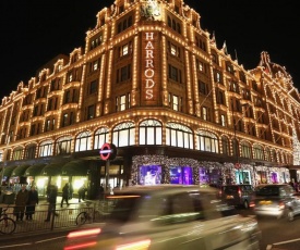 2 bedroom flat in front of Harrods