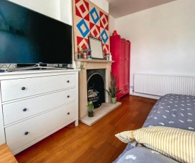 2 Bedroom Flat wOffice in Tooting Broadway