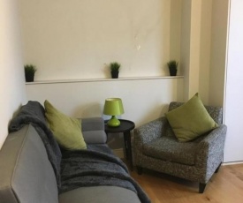 3-Bed Apartment 5 mins walk in London