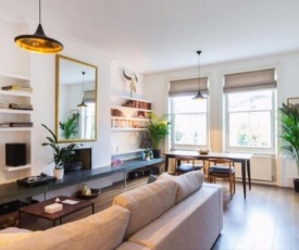 Beautifully Designed 2 Bedroom with Balcony near Notting Hill