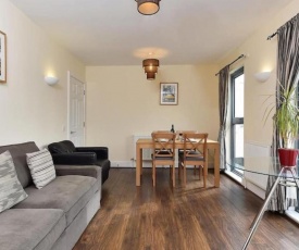 Bright 2 Bedroom Flat in Lambeth With Balcony