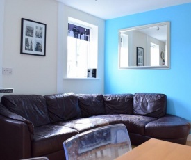 Bright and Colourful 4 Bedroom in Trendy East London