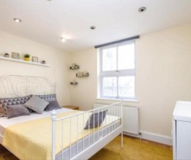 CHARMING 1 BED ROOM APARTMENT ZONE 2,,, 10 MINUTES to THE HEART OF LONDON