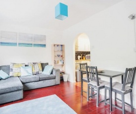 Modern and Homely 2 Bedroom by Canary Wharf