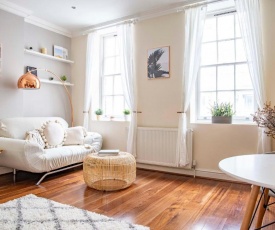 Charming Charing Cross Flat