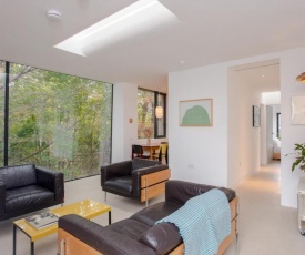 Chic Modern 2 Bedroom Flat in Stoke Newington