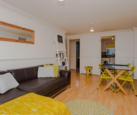 Contemporary 1Bedroom Flat in Camberwell Oval