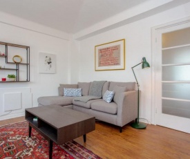 Contemporary 2 Bedroom Flat in Bayswater