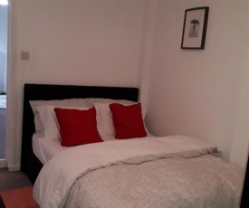 Cosy London holiday Home (Near O2 arena)