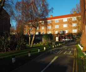 Cosy Quiet top-floor Flat across from Dulwich Park