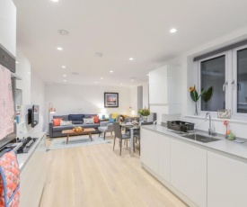 Fabulous Stay in Modern Apartment - West London Luxury