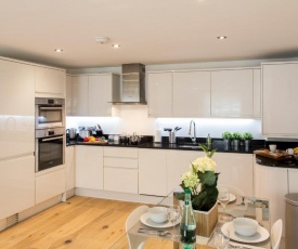 Finchley Central - Luxury 2 bed ground floor apartment