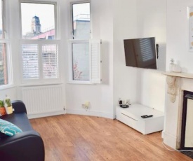 Gorgeous & Chic West Hampstead Apartment (KR39)