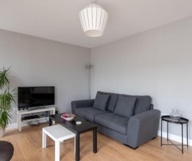 GuestReady - Modern 2BR Flat with Large Balcony at East End
