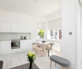 GuestReady - Stunning 2BR Home in West Kensington wBalcony