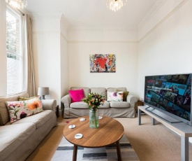 Heart of Ealing Apartment with Garden