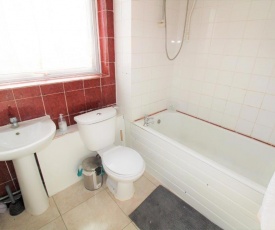 2 bedroom Flat - Heathrow Feltham Hayes Hounslow