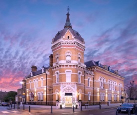 Lansbury Heritage Hotel