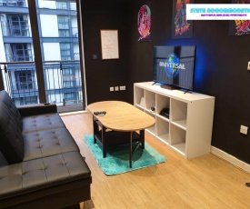 80s RETRO 1 Bedroom Serviced Apartment Canary Wharf Perfect for Corporate Business Families & Leisure Guests