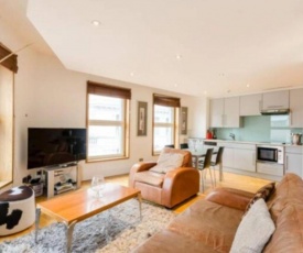 Luxury Flat with Panoramic View of Piccadilly Circus