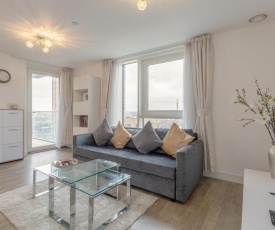 Modern 1 Bedroom Flat in Surrey Quays with Balcony