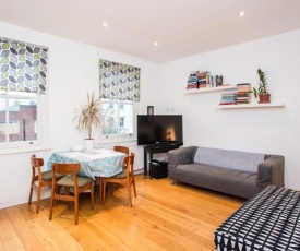 Modern 1 Bedroom Apartment in West London