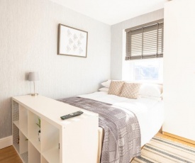 Modern and Chic Studio Flat for 2 people in West Kilburn by Queen's Park