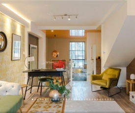 Neon Melody - Playful 2 bedroom by London Bridge