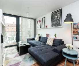 NEW Bright & Sleek 2 Bedroom Flat - West London