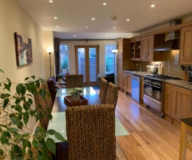 Notting Hill 3 bedroom townhouse with garden and roof terrace