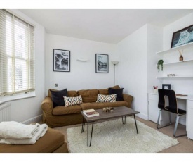 Pass the Keys Lovely 2Bedroom, 2Bathroom flat with Roof Terrace in Trendy Fulham