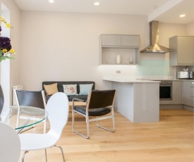 Pass the Keys Newly Refurbished flat with Decked Sun Terrace in Lewisham