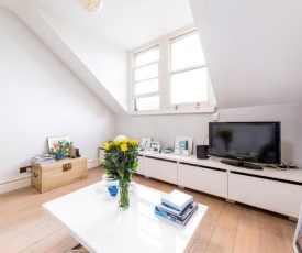 Pleasant Earl's Court Apartment near Hyde Park