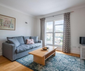 Pleasant Putney home close to the tube station by UnderTheDoormat