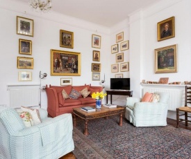 Artistic 1bed flat with patio in South Kensington