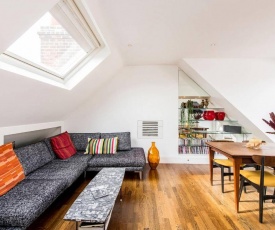 Beautiful 2-Bed W/ Roof Terrace in Holland Park