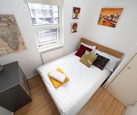 Room w/ Wardrobe (Haggerston/London Fields)