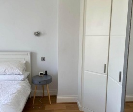 Spacious and Stylish 2 Bedroom Apartment in Kentish Town