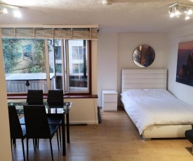 Studio with parking in the centre of London!