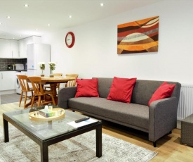 STYLISH 2 BEDROOM APARTMENT IN THE HEART OF GREENWICH