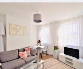 Super location 1min from metro 10min from Camden