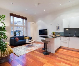 The Kensington Palace Retreat - Modern 2BDR Flat